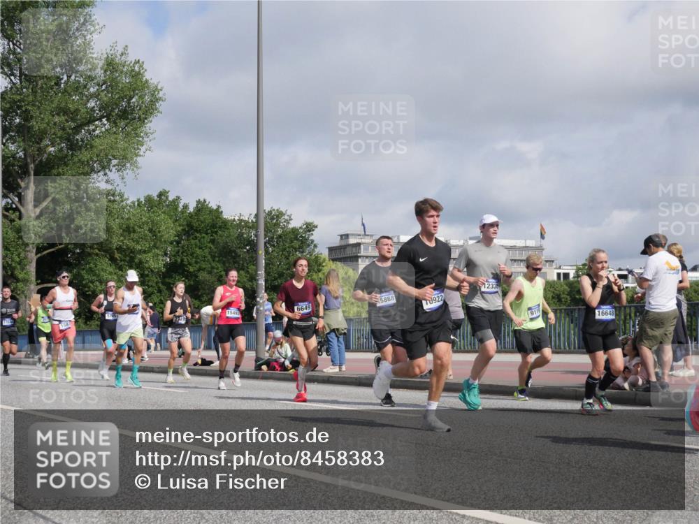 29.06.2025 - hella hamburg halbmarathon Luisa Fischer http://msf.ph/oto/8458383 29.06.2025 09:52:57 Kennedybrücke 1767, 1882, 745, 15493, 6649, 5888, 0922, 12335, 9116, 16648, 1358, 1688, 1882, 2675, 4398, 5745, 6649, 9116, 9365, 10218 meine-sportfotos.de
