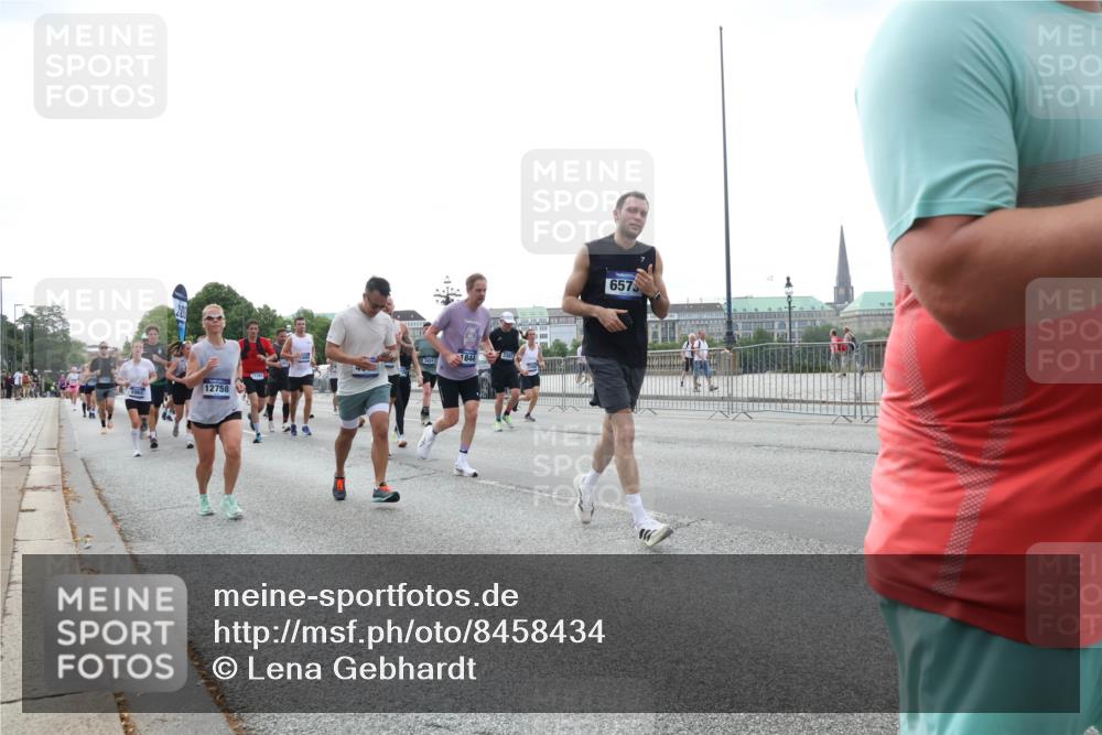 29.06.2025 - hella hamburg halbmarathon Lena Gebhardt http://msf.ph/oto/8458434 29.06.2025 10:31:40 Lombardsbrücke 12758, 3424, 1844, 3393, 6575, 1235, 1292, 1373, 1844, 1879, 1979, 2384, 2414, 2672, 2831, 2832, 2914, 3221, 3239, 3358, 3396, 3397, 3424, 3571, 3681, 3751, 4817, 4877, 4953, 5156, 5165, 5437, 5846, 5943, 5965, 6057, 6078, 6160, 6546, 6573, 6640, 6718, 6727, 7334, 7604, 7772, 7898, 8050, 8072, 8073, 8304, 8620, 8806, 9078, 9104, 9183, 9478, 9812, 9883, 10111, 10240, 10586, 11587, 13724, 14349, 15725, 16457, 16978, 17404, 17517, 17587, 17706 meine-sportfotos.de