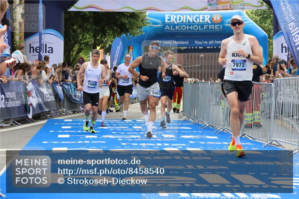 29.06.2025 - hella hamburg halbmarathon Strokosch-Dieckow http://msf.ph/oto/8458540 29.06.2025 10:35:00 Ziel 4477, 6704, 7972, 8864, 8901, 11559, 12044, 12751, 14069, 15391, 15902, 16140, 16177, 16712, 16963, 16964, 17643, 18183, 18220 meine-sportfotos.de