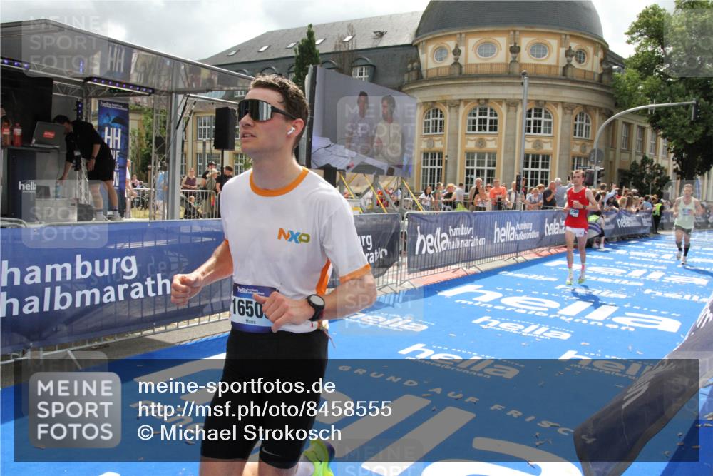 29.06.2025 - hella hamburg halbmarathon Michael Strokosch http://msf.ph/oto/8458555 29.06.2025 10:32:12 Ziel 1686, 11150, 11370, 15826, 16505, 16736 meine-sportfotos.de