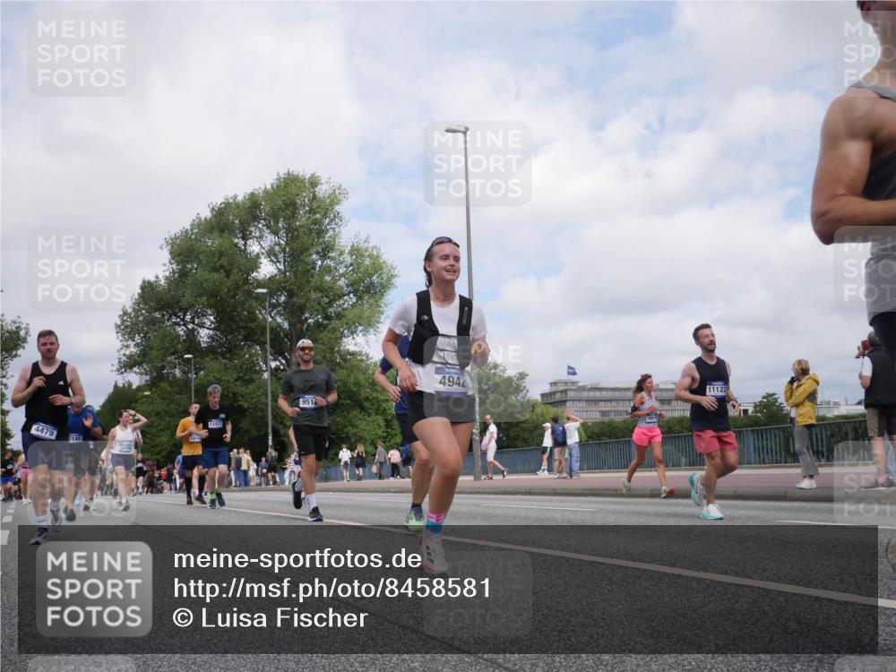 29.06.2025 - hella hamburg halbmarathon Luisa Fischer http://msf.ph/oto/8458581 29.06.2025 10:37:33 Kennedybrücke 4479, 8145, 16798, 1405, 13437, 951, 4942, 11122, 2510, 2511, 3145, 3829, 4479, 4540, 4942, 5609, 6105, 6727, 6843, 7644, 9514, 10674 meine-sportfotos.de