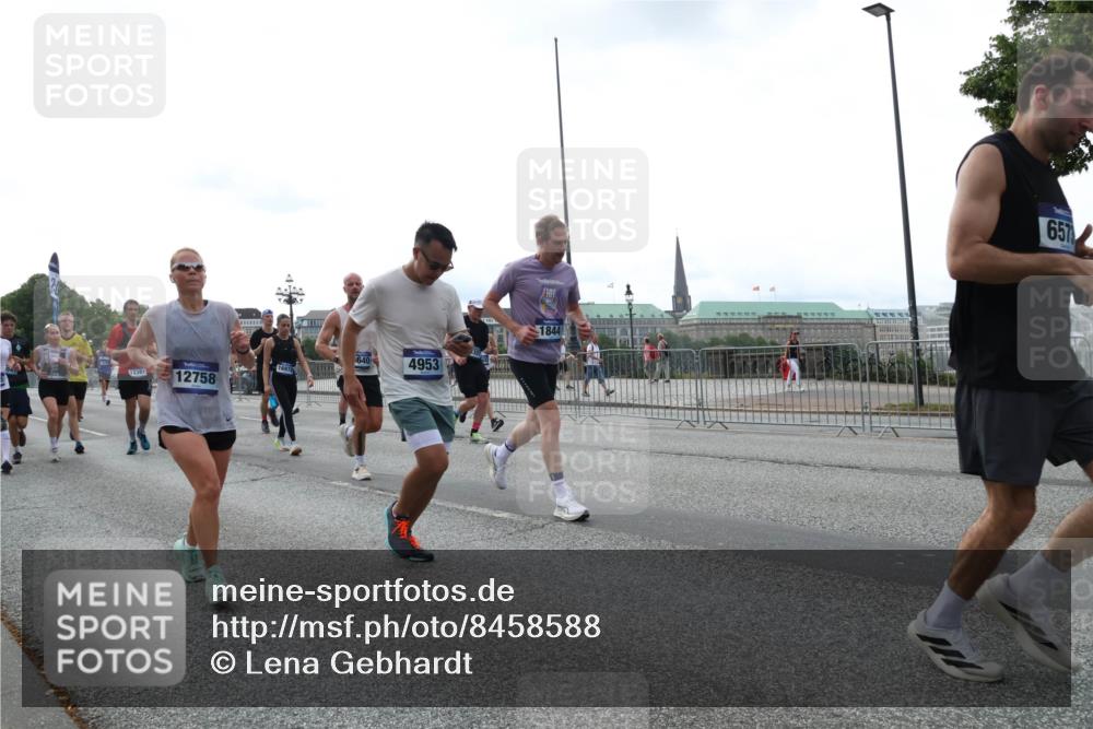 29.06.2025 - hella hamburg halbmarathon Lena Gebhardt http://msf.ph/oto/8458588 29.06.2025 10:31:41 Lombardsbrücke 1844, 640, 4953, 16978, 12381, 12758, 657, 1235, 1292, 1373, 1844, 1879, 1979, 2384, 2414, 2672, 2831, 2832, 2914, 3221, 3239, 3358, 3396, 3397, 3424, 3571, 3681, 3751, 3752, 4817, 4877, 4953, 5156, 5165, 5437, 5846, 5943, 5965, 6057, 6078, 6160, 6546, 6573, 6640, 6718, 6727, 7334, 7604, 7772, 7816, 7898, 8050, 8072, 8073, 8304, 8620, 8806, 9078, 9104, 9183, 9478, 9812, 9883, 10111, 10240, 10586, 11587, 13724, 14349, 15725, 16457, 16978, 17404, 17517, 17587, 17706 meine-sportfotos.de