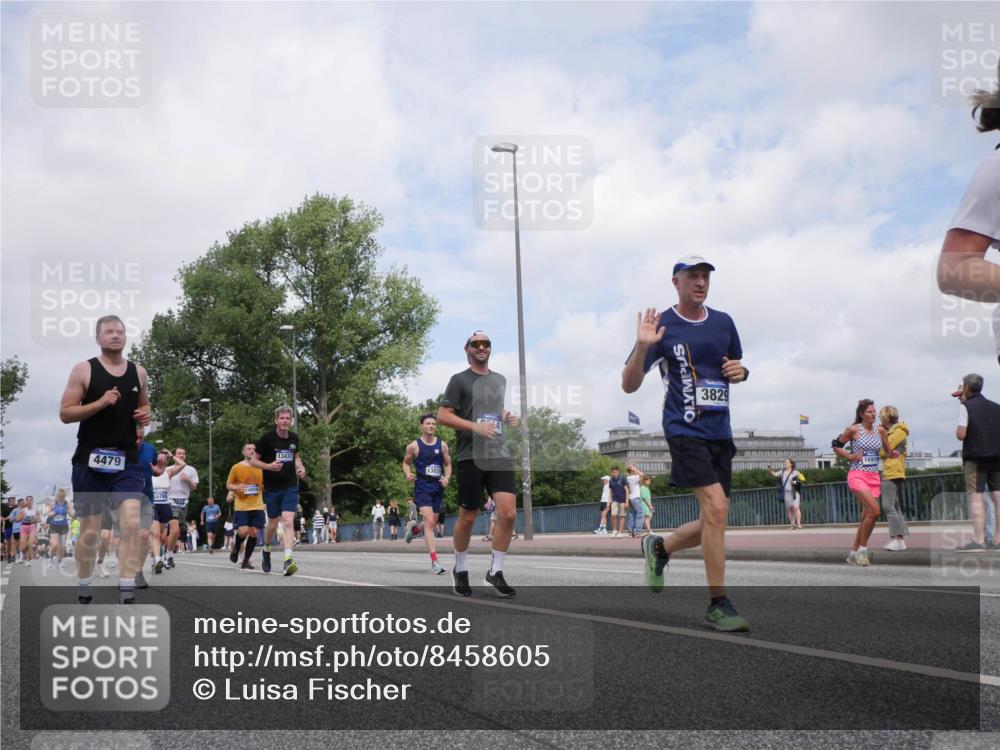 29.06.2025 - hella hamburg halbmarathon Luisa Fischer http://msf.ph/oto/8458605 29.06.2025 10:37:34 Kennedybrücke 4479, 3820, 2376, 2510, 2511, 3145, 3829, 4479, 4540, 4942, 5609, 6105, 6727, 6843, 7644, 8589, 9514, 10674 meine-sportfotos.de