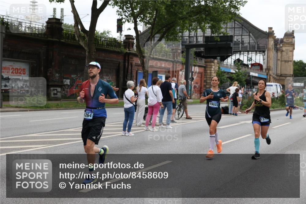 29.06.2025 - hella hamburg halbmarathon Yannick Fuchs http://msf.ph/oto/8458609 29.06.2025 10:56:29 20KM 1006, 1128, 1212, 1264, 1377, 1432, 1568, 1573, 1674, 1726, 3740, 4511, 6414, 6415, 6752, 7658, 7869, 8045, 8624, 8730, 9131, 10214, 10519, 11180, 11670, 12156, 12286, 13498, 13868, 14368, 14456, 16292, 16654, 16688, 16808, 17136, 17383, 17955, 18599, 19023 meine-sportfotos.de