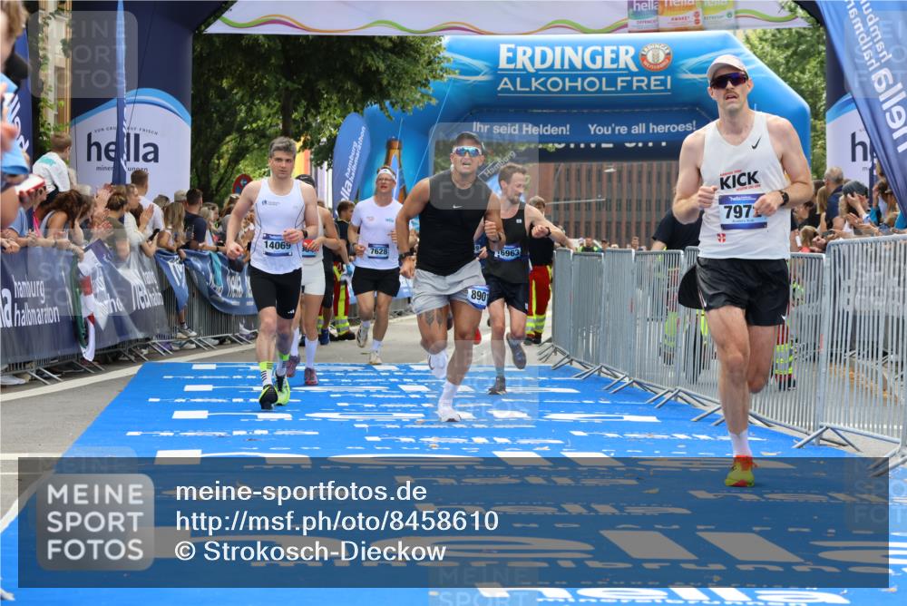 29.06.2025 - hella hamburg halbmarathon Strokosch-Dieckow http://msf.ph/oto/8458610 29.06.2025 10:35:00 Ziel 4477, 6704, 7972, 8864, 8901, 11559, 12044, 12751, 14069, 15391, 15902, 16140, 16177, 16712, 16963, 16964, 17643, 18183, 18220 meine-sportfotos.de