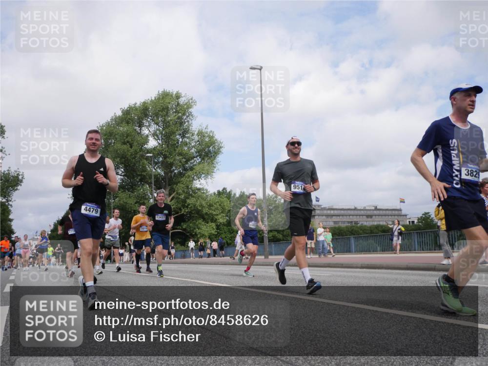 29.06.2025 - hella hamburg halbmarathon Luisa Fischer http://msf.ph/oto/8458626 29.06.2025 10:37:35 Kennedybrücke 4479, 3829, 2376, 2510, 3145, 3829, 4479, 4540, 4942, 5609, 6105, 6843, 7644, 8589, 9448, 9514, 10674 meine-sportfotos.de