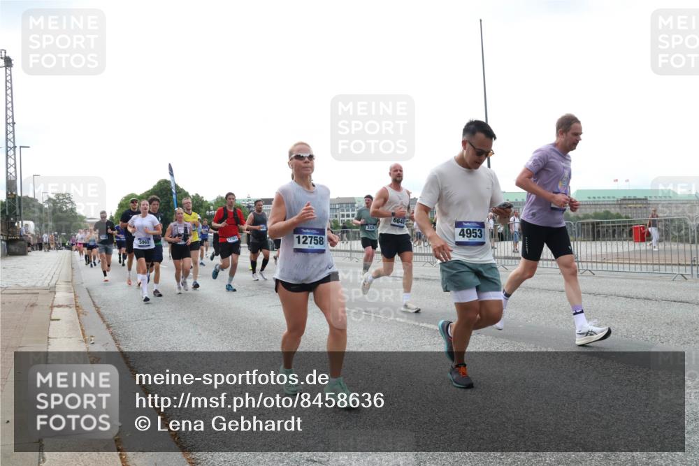 29.06.2025 - hella hamburg halbmarathon Lena Gebhardt http://msf.ph/oto/8458636 29.06.2025 10:31:41 Lombardsbrücke 5965, 12381, 12758, 3424, 6640, 4953, 1235, 1292, 1373, 1844, 1879, 1979, 2384, 2414, 2672, 2831, 2832, 2914, 3221, 3239, 3358, 3396, 3397, 3424, 3571, 3681, 3751, 3752, 4817, 4877, 4953, 5156, 5165, 5437, 5846, 5943, 5965, 6057, 6078, 6160, 6546, 6573, 6640, 6718, 6727, 7334, 7604, 7772, 7816, 7898, 8050, 8072, 8073, 8304, 8620, 8806, 9078, 9104, 9183, 9478, 9812, 9883, 10111, 10240, 10586, 11587, 13724, 14349, 15725, 16457, 16978, 17404, 17517, 17587, 17706 meine-sportfotos.de