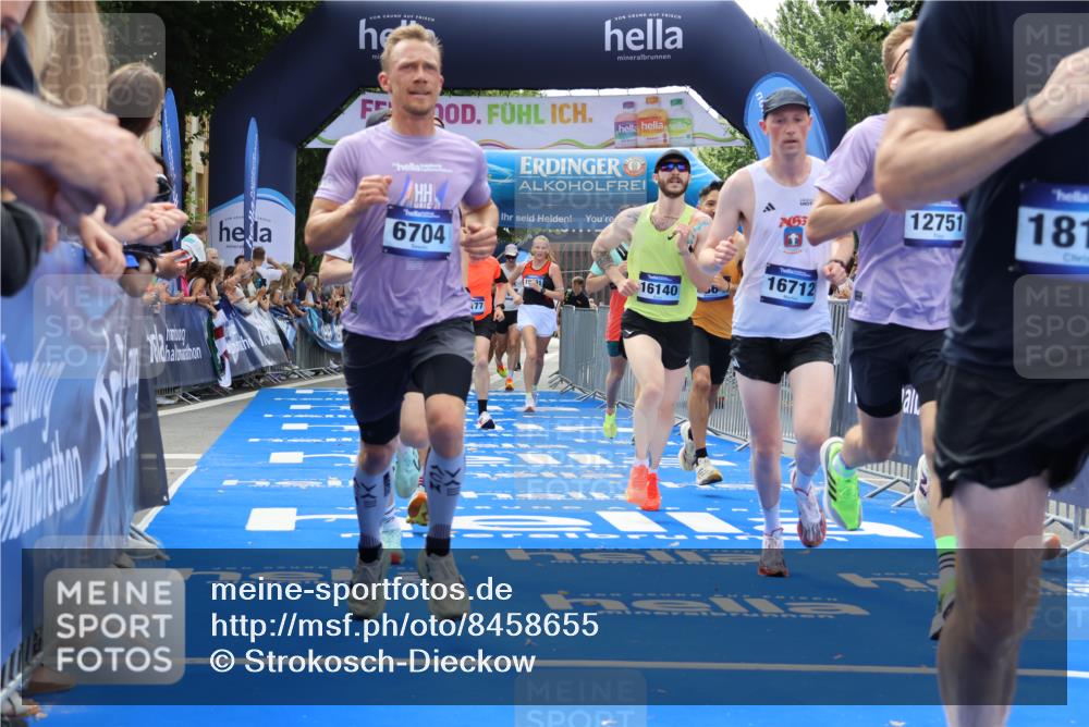 29.06.2025 - hella hamburg halbmarathon Strokosch-Dieckow http://msf.ph/oto/8458655 29.06.2025 10:34:56 Ziel 4477, 6704, 7466, 7972, 8864, 8901, 12044, 12204, 12751, 14952, 15391, 15902, 16140, 16177, 16712, 17643, 18183, 18220, 18419, 18837 meine-sportfotos.de