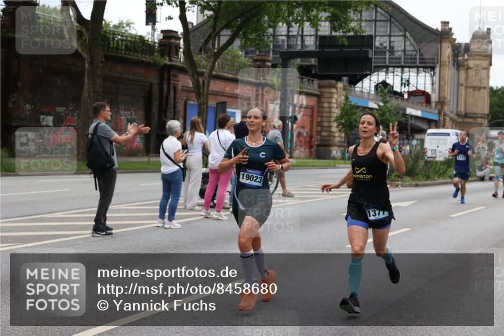 29.06.2025 - hella hamburg halbmarathon Yannick Fuchs http://msf.ph/oto/8458680 29.06.2025 10:56:30 20KM 1006, 1128, 1194, 1212, 1264, 1377, 1432, 1568, 1573, 1674, 1726, 3740, 4511, 6414, 6415, 6752, 7658, 7869, 8045, 8624, 8730, 9131, 10214, 10519, 11180, 11670, 12156, 12286, 13498, 13868, 14368, 14456, 16654, 16688, 16808, 17136, 17383, 17955, 18382, 18530, 18599, 19023 meine-sportfotos.de