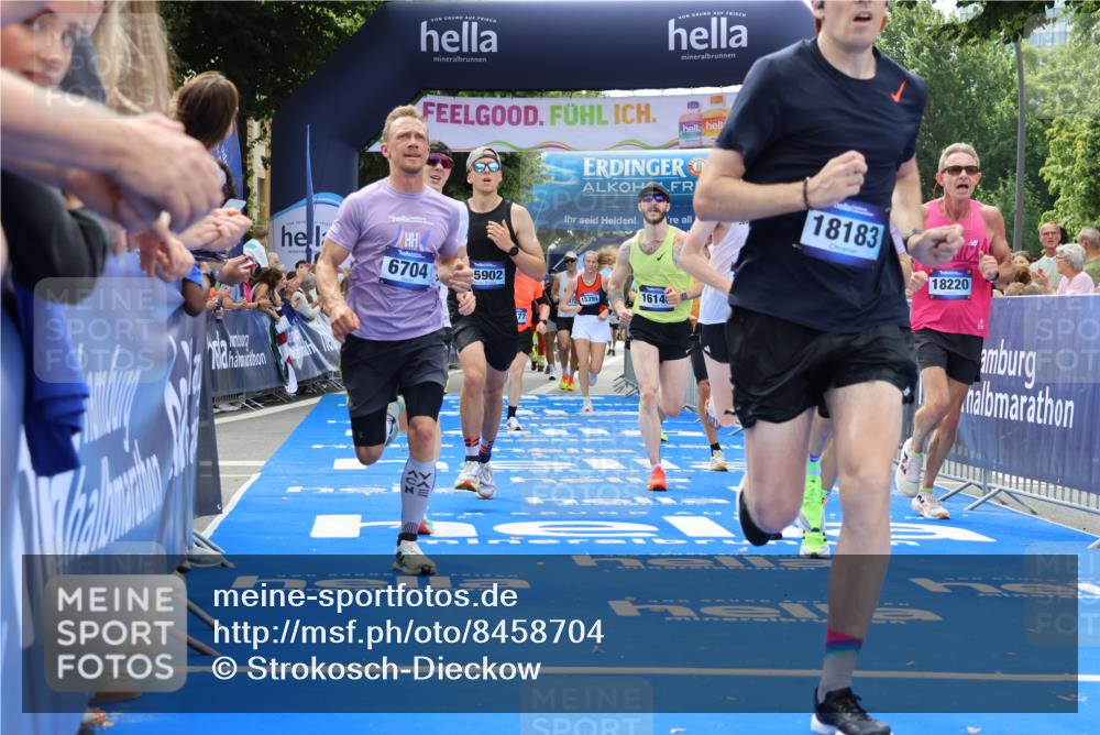 29.06.2025 - hella hamburg halbmarathon Strokosch-Dieckow http://msf.ph/oto/8458704 29.06.2025 10:34:55 Ziel 4477, 6704, 7466, 7972, 8864, 12044, 12204, 12751, 14952, 15391, 15902, 16140, 16177, 16712, 17643, 18183, 18220, 18419, 18837 meine-sportfotos.de