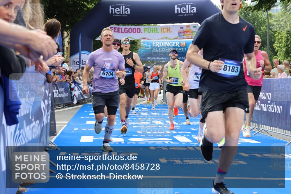 29.06.2025 - hella hamburg halbmarathon Strokosch-Dieckow http://msf.ph/oto/8458728 29.06.2025 10:34:55 Ziel 4477, 6704, 7466, 7972, 8864, 12044, 12204, 12751, 14952, 15391, 15902, 16140, 16177, 16712, 17643, 18183, 18220, 18419, 18837 meine-sportfotos.de