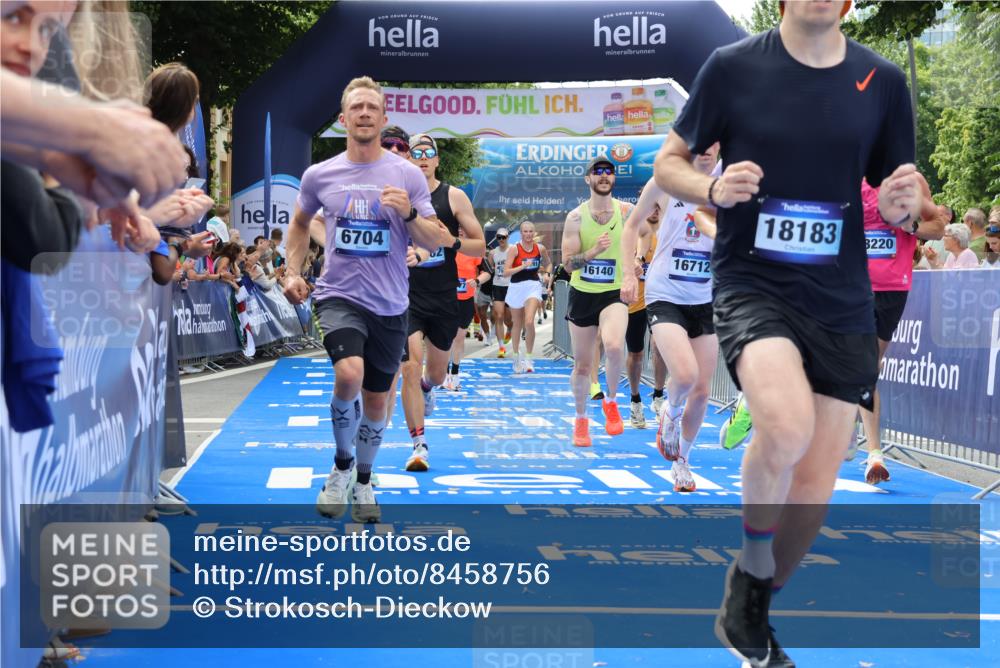 29.06.2025 - hella hamburg halbmarathon Strokosch-Dieckow http://msf.ph/oto/8458756 29.06.2025 10:34:55 Ziel 4477, 6704, 7466, 7972, 8864, 12044, 12204, 12751, 14952, 15391, 15902, 16140, 16177, 16712, 17643, 18183, 18220, 18419, 18837 meine-sportfotos.de