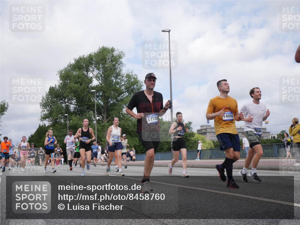 29.06.2025 - hella hamburg halbmarathon Luisa Fischer http://msf.ph/oto/8458760 29.06.2025 10:37:38 Kennedybrücke 5609, 14047, 1623, 10674, 16798, 17789, 4540, 4058, 7644, 2376, 3145, 4479, 4540, 5609, 6105, 6843, 7644, 8021, 8589, 9379, 9448, 9514, 10674 meine-sportfotos.de