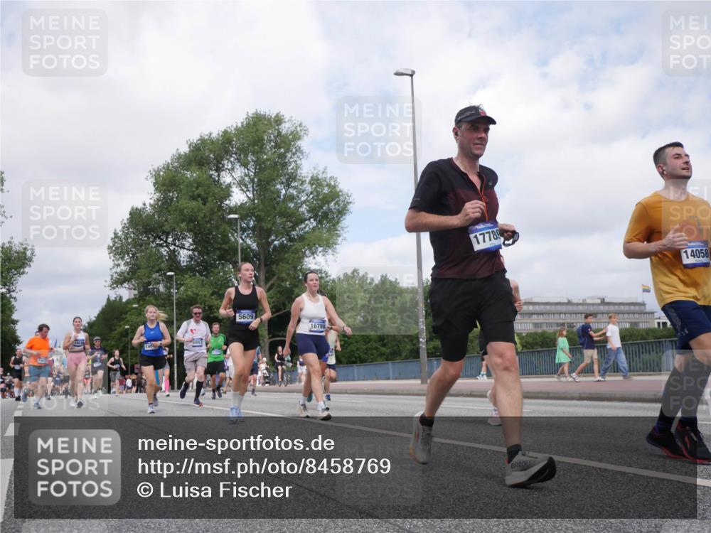29.06.2025 - hella hamburg halbmarathon Luisa Fischer http://msf.ph/oto/8458769 29.06.2025 10:37:38 Kennedybrücke 10670, 140, 843, 5609, 16798, 17789, 14058, 2376, 3145, 4479, 4540, 5609, 6105, 6843, 7644, 8021, 8589, 9379, 9448, 9514, 10674 meine-sportfotos.de