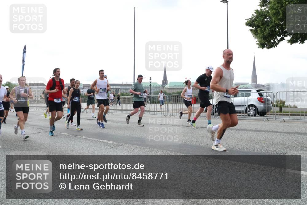 29.06.2025 - hella hamburg halbmarathon Lena Gebhardt http://msf.ph/oto/8458771 29.06.2025 10:31:42 Lombardsbrücke 12381, 16978, 19068, 1235, 1292, 1373, 1844, 1879, 1979, 2384, 2414, 2672, 2831, 2832, 2914, 3221, 3239, 3358, 3396, 3397, 3424, 3571, 3681, 3751, 3752, 4817, 4877, 4953, 5156, 5165, 5437, 5846, 5943, 5965, 6057, 6078, 6160, 6546, 6573, 6640, 6718, 6727, 7334, 7604, 7772, 7816, 7898, 8050, 8304, 8538, 8620, 8806, 9078, 9104, 9183, 9478, 9812, 9883, 10111, 10240, 10586, 11587, 13724, 14349, 15725, 16457, 16978, 17404, 17517, 17587, 17706 meine-sportfotos.de