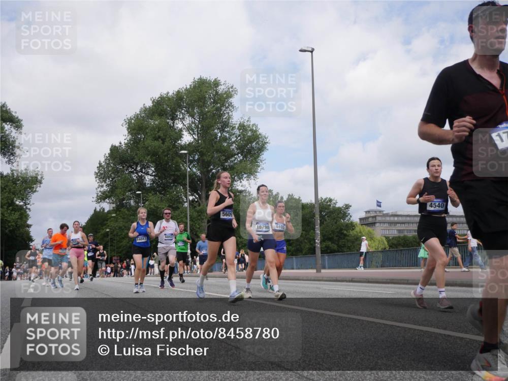 29.06.2025 - hella hamburg halbmarathon Luisa Fischer http://msf.ph/oto/8458780 29.06.2025 10:37:39 Kennedybrücke 14047, 10674, 6843, 17230, 5609, 16798, 6105, 4540, 17, 2376, 2801, 3145, 4479, 4540, 5609, 6105, 6843, 7644, 8021, 8589, 9379, 9448, 10674 meine-sportfotos.de