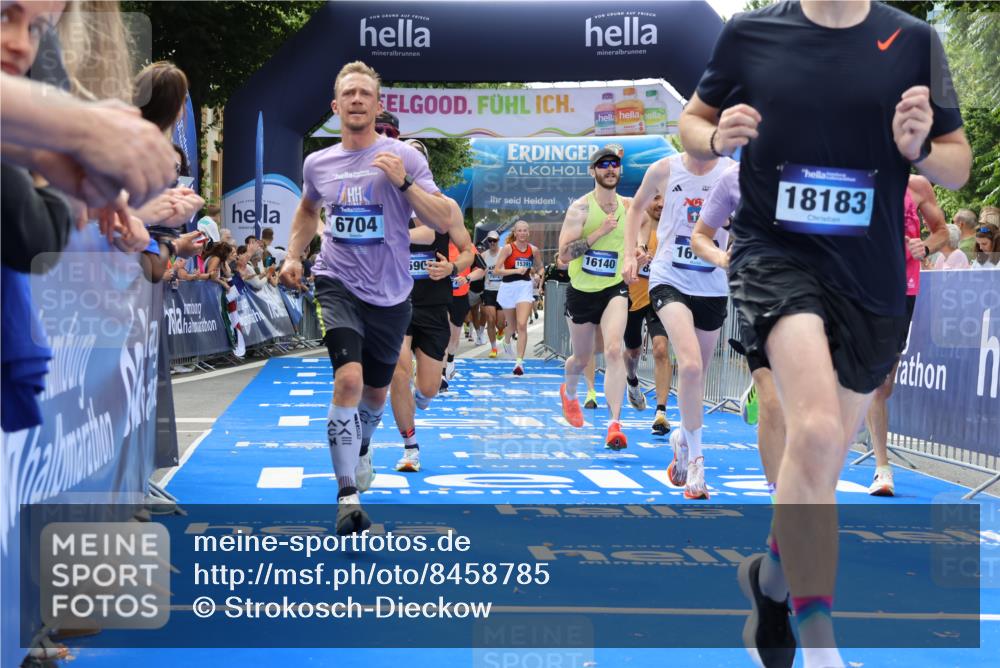 29.06.2025 - hella hamburg halbmarathon Strokosch-Dieckow http://msf.ph/oto/8458785 29.06.2025 10:34:55 Ziel 4477, 6704, 7466, 7972, 8864, 12044, 12204, 12751, 14952, 15391, 15902, 16140, 16177, 16712, 17643, 18183, 18220, 18419, 18837 meine-sportfotos.de