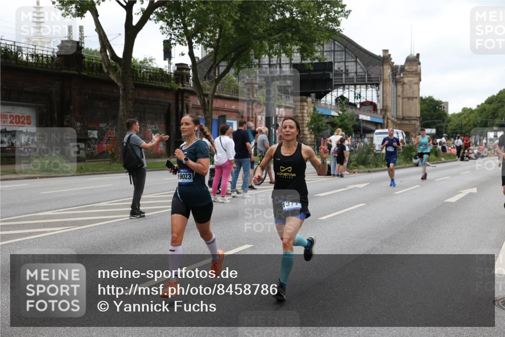 29.06.2025 - hella hamburg halbmarathon Yannick Fuchs http://msf.ph/oto/8458786 29.06.2025 10:56:31 20KM 1006, 1194, 1212, 1264, 1377, 1432, 1568, 1573, 1674, 1726, 3740, 4511, 6414, 6415, 6752, 7658, 7869, 8045, 8624, 8730, 10214, 10519, 11180, 11670, 12156, 12286, 13498, 13868, 14348, 14368, 14456, 16654, 16688, 16808, 17136, 17383, 17955, 18382, 18530, 18599, 19023 meine-sportfotos.de