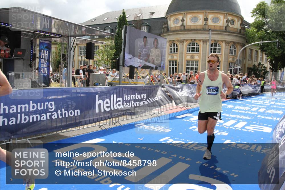 29.06.2025 - hella hamburg halbmarathon Michael Strokosch http://msf.ph/oto/8458798 29.06.2025 10:32:15 Ziel 1894, 7272, 15826, 16736 meine-sportfotos.de
