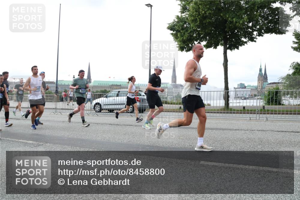 29.06.2025 - hella hamburg halbmarathon Lena Gebhardt http://msf.ph/oto/8458800 29.06.2025 10:31:43 Lombardsbrücke 068, 3424, 66, 1235, 1292, 1373, 1844, 1879, 2384, 2414, 2672, 2831, 2832, 2914, 3221, 3239, 3358, 3396, 3397, 3424, 3571, 3681, 3751, 3752, 4817, 4877, 4953, 5156, 5165, 5846, 5943, 5965, 6078, 6160, 6546, 6573, 6640, 6718, 6727, 7295, 7334, 7604, 7772, 7816, 7898, 8050, 8304, 8538, 8620, 8806, 9078, 9104, 9183, 9478, 9812, 9883, 10111, 10240, 10586, 11587, 13724, 14349, 15725, 16457, 16978, 17404, 17517, 17706 meine-sportfotos.de