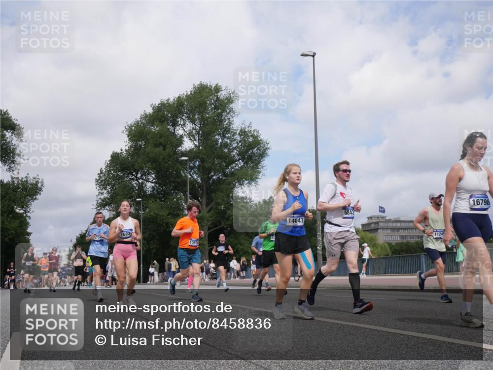 29.06.2025 - hella hamburg halbmarathon Luisa Fischer http://msf.ph/oto/8458836 29.06.2025 10:37:41 Kennedybrücke 1734, 1623, 10674, 14047, 6843, 11245, 16798, 2376, 2801, 3420, 4540, 5609, 6105, 6843, 7644, 8021, 8589, 9379, 9448, 10674 meine-sportfotos.de
