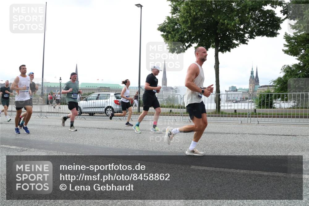 29.06.2025 - hella hamburg halbmarathon Lena Gebhardt http://msf.ph/oto/8458862 29.06.2025 10:31:43 Lombardsbrücke 15102, 3424, 1235, 1292, 1373, 1844, 1879, 2384, 2414, 2672, 2831, 2832, 2914, 3221, 3239, 3358, 3396, 3397, 3424, 3571, 3681, 3751, 3752, 4817, 4877, 4953, 5156, 5165, 5846, 5943, 5965, 6078, 6160, 6546, 6573, 6640, 6718, 6727, 7295, 7334, 7604, 7772, 7816, 7898, 8050, 8304, 8538, 8620, 8806, 9078, 9104, 9183, 9478, 9812, 9883, 10111, 10240, 10586, 11587, 13724, 14349, 15725, 16457, 16978, 17404, 17517, 17706 meine-sportfotos.de