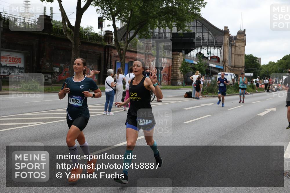29.06.2025 - hella hamburg halbmarathon Yannick Fuchs http://msf.ph/oto/8458887 29.06.2025 10:56:31 20KM 1006, 1194, 1212, 1264, 1377, 1432, 1568, 1573, 1674, 1726, 3740, 4511, 6414, 6415, 6752, 7658, 7869, 8045, 8624, 8730, 10214, 10519, 11180, 11670, 12156, 12286, 13498, 13868, 14348, 14368, 14456, 16654, 16688, 16808, 17136, 17383, 17955, 18382, 18530, 18599, 19023 meine-sportfotos.de