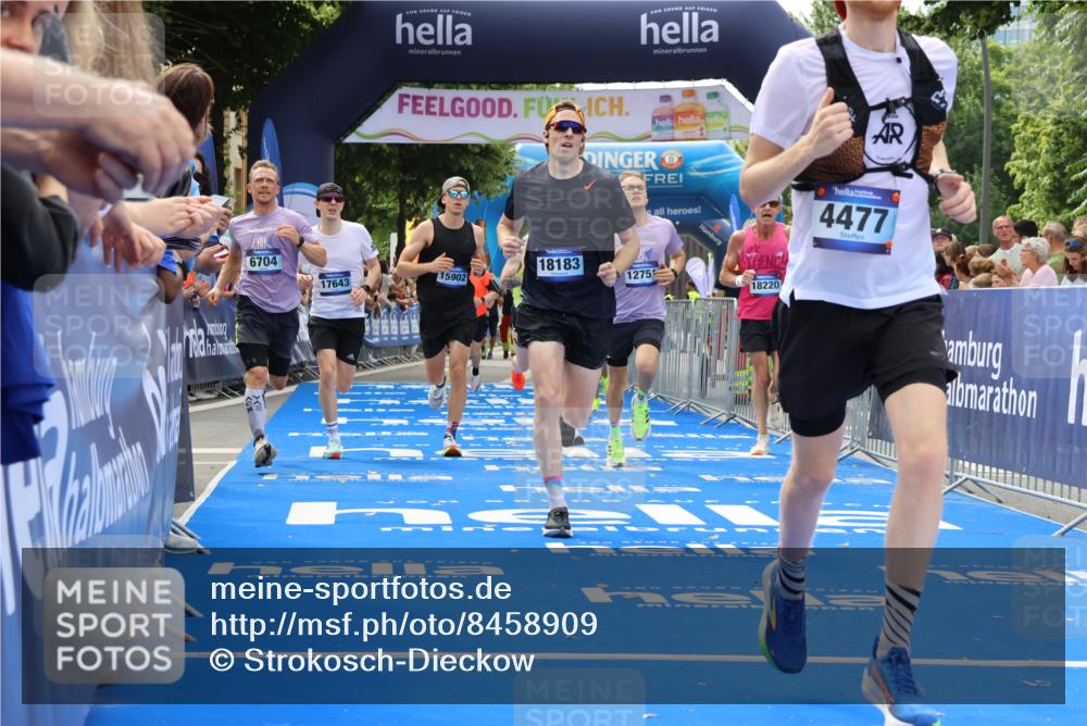 29.06.2025 - hella hamburg halbmarathon Strokosch-Dieckow http://msf.ph/oto/8458909 29.06.2025 10:34:54 Ziel 2879, 4477, 6704, 7466, 8864, 12044, 12204, 12751, 14629, 14952, 15391, 15902, 15991, 16140, 16177, 16712, 17643, 18183, 18220, 18419, 18837 meine-sportfotos.de