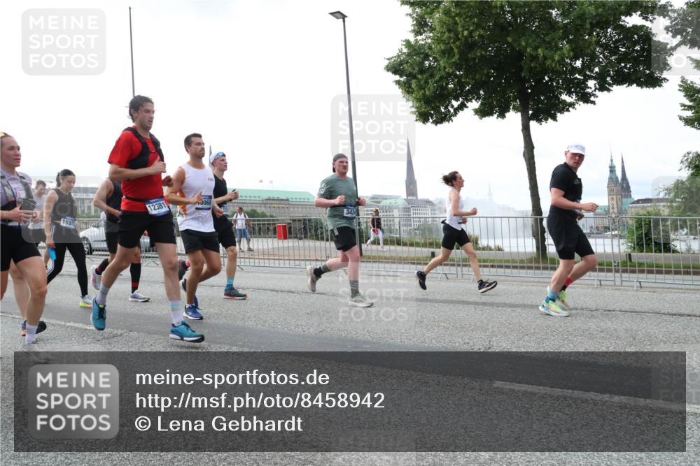 29.06.2025 - hella hamburg halbmarathon Lena Gebhardt http://msf.ph/oto/8458942 29.06.2025 10:31:43 Lombardsbrücke 1697, 44, 12381, 068, 3424, 1235, 1292, 1373, 1844, 1879, 2384, 2414, 2672, 2831, 2832, 2914, 3221, 3239, 3358, 3396, 3397, 3424, 3571, 3681, 3751, 3752, 4817, 4877, 4953, 5156, 5165, 5846, 5943, 5965, 6078, 6160, 6546, 6573, 6640, 6718, 6727, 7295, 7334, 7604, 7772, 7816, 7898, 8050, 8304, 8538, 8620, 8806, 9078, 9104, 9183, 9478, 9812, 9883, 10111, 10240, 10586, 11587, 13724, 14349, 15725, 16457, 16978, 17404, 17517, 17706 meine-sportfotos.de