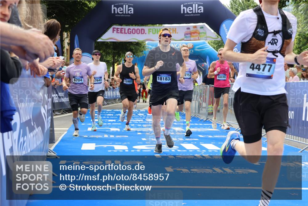 29.06.2025 - hella hamburg halbmarathon Strokosch-Dieckow http://msf.ph/oto/8458957 29.06.2025 10:34:54 Ziel 2879, 4477, 6704, 7466, 8864, 12044, 12204, 12751, 14629, 14952, 15391, 15902, 15991, 16140, 16177, 16712, 17643, 18183, 18220, 18419, 18837 meine-sportfotos.de