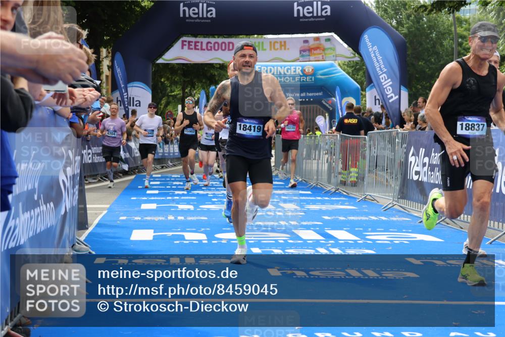 29.06.2025 - hella hamburg halbmarathon Strokosch-Dieckow http://msf.ph/oto/8459045 29.06.2025 10:34:52 Ziel 1217, 1562, 2879, 4477, 6704, 7466, 8864, 12044, 12204, 12751, 14388, 14629, 14952, 15391, 15902, 15991, 16140, 16177, 16712, 17643, 18183, 18220, 18237, 18419, 18837 meine-sportfotos.de