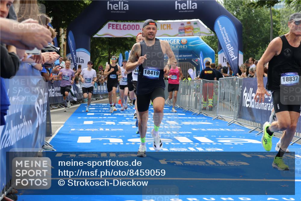 29.06.2025 - hella hamburg halbmarathon Strokosch-Dieckow http://msf.ph/oto/8459059 29.06.2025 10:34:53 Ziel 1217, 2879, 4477, 6704, 7466, 8864, 12044, 12204, 12751, 14629, 14952, 15391, 15902, 15991, 16140, 16177, 16712, 17643, 18183, 18220, 18419, 18837 meine-sportfotos.de