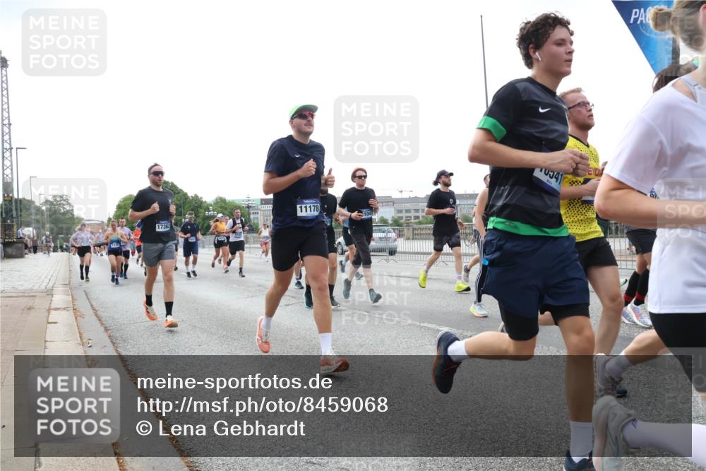 29.06.2025 - hella hamburg halbmarathon Lena Gebhardt http://msf.ph/oto/8459068 29.06.2025 10:31:44 Lombardsbrücke 11178, 104, 17362, 0341, 1235, 1292, 1373, 1844, 1879, 2384, 2414, 2672, 2831, 2832, 2914, 3221, 3239, 3358, 3396, 3397, 3424, 3571, 3681, 3751, 3752, 4817, 4877, 4953, 5156, 5165, 5846, 5943, 5965, 6078, 6160, 6546, 6573, 6640, 6718, 6727, 7295, 7334, 7604, 7772, 7816, 7898, 8304, 8538, 8620, 8806, 9078, 9104, 9183, 9478, 9812, 9883, 10111, 10240, 10586, 11587, 13724, 14349, 15725, 16978, 17404, 17517, 17706 meine-sportfotos.de