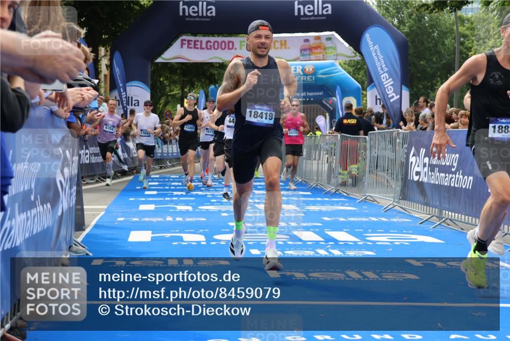 29.06.2025 - hella hamburg halbmarathon Strokosch-Dieckow http://msf.ph/oto/8459079 29.06.2025 10:34:53 Ziel 1217, 2879, 4477, 6704, 7466, 8864, 12044, 12204, 12751, 14629, 14952, 15391, 15902, 15991, 16140, 16177, 16712, 17643, 18183, 18220, 18419, 18837 meine-sportfotos.de