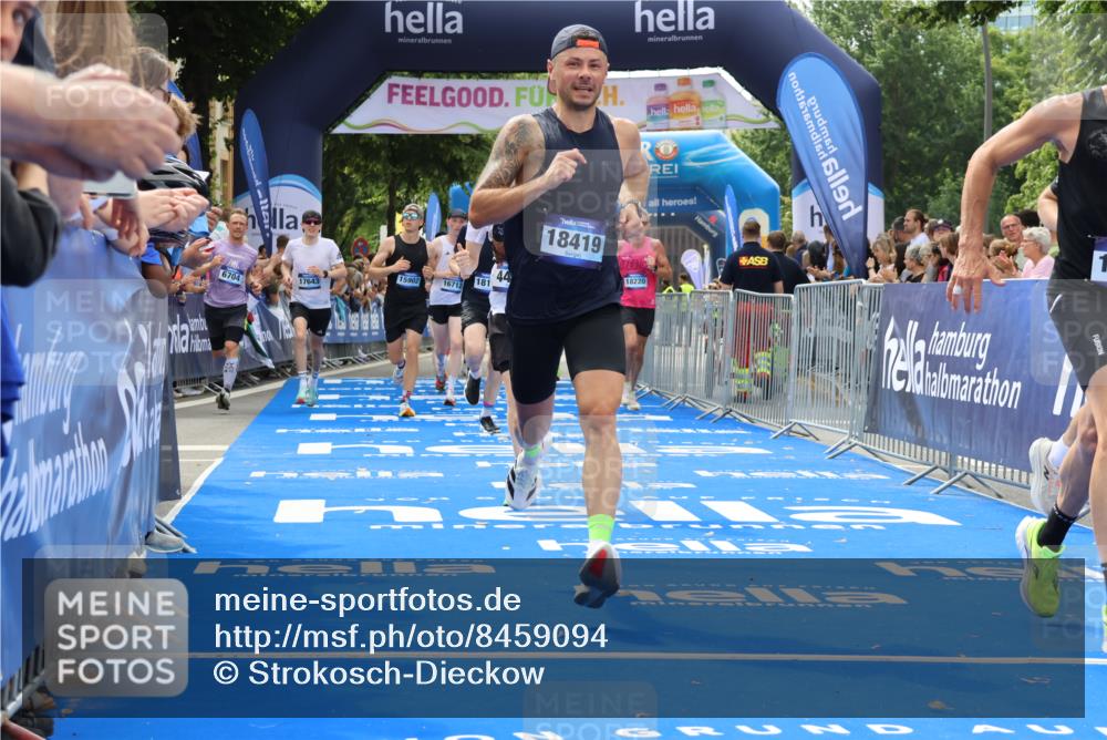 29.06.2025 - hella hamburg halbmarathon Strokosch-Dieckow http://msf.ph/oto/8459094 29.06.2025 10:34:53 Ziel 1217, 2879, 4477, 6704, 7466, 8864, 12044, 12204, 12751, 14629, 14952, 15391, 15902, 15991, 16140, 16177, 16712, 17643, 18183, 18220, 18419, 18837 meine-sportfotos.de