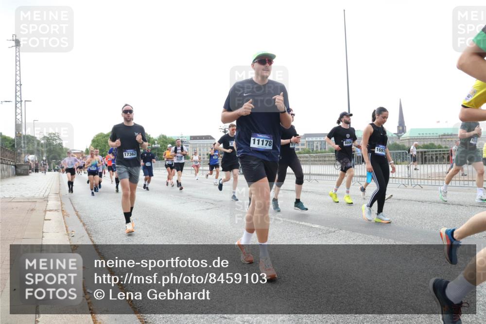 29.06.2025 - hella hamburg halbmarathon Lena Gebhardt http://msf.ph/oto/8459103 29.06.2025 10:31:44 Lombardsbrücke 1235, 17362, 6160, 11178, 8806, 1697, 151, 1235, 1292, 1373, 1844, 1879, 2384, 2414, 2672, 2831, 2832, 2914, 3221, 3239, 3358, 3396, 3397, 3424, 3571, 3681, 3751, 3752, 4817, 4877, 4953, 5156, 5165, 5846, 5943, 5965, 6078, 6160, 6546, 6573, 6640, 6718, 6727, 7295, 7334, 7604, 7772, 7816, 7898, 8304, 8538, 8620, 8806, 9078, 9104, 9183, 9478, 9812, 9883, 10111, 10240, 10586, 11587, 13724, 14349, 15725, 16978, 17404, 17517, 17706 meine-sportfotos.de