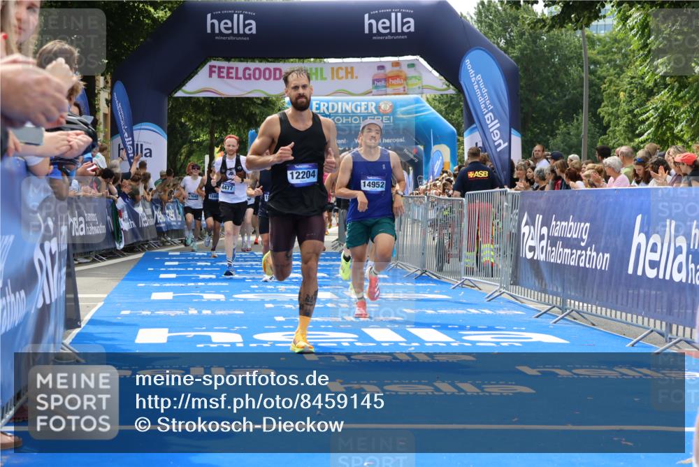29.06.2025 - hella hamburg halbmarathon Strokosch-Dieckow http://msf.ph/oto/8459145 29.06.2025 10:34:50 Ziel 1217, 1562, 2879, 4477, 5048, 6704, 7466, 8864, 12204, 12369, 12751, 14388, 14549, 14629, 14952, 15902, 15991, 16140, 16177, 16712, 17643, 18183, 18220, 18237, 18419, 18837 meine-sportfotos.de