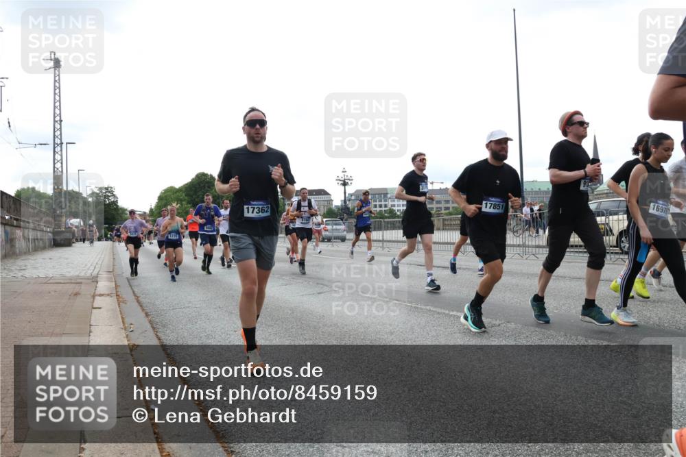 29.06.2025 - hella hamburg halbmarathon Lena Gebhardt http://msf.ph/oto/8459159 29.06.2025 10:31:45 Lombardsbrücke 1235, 9882, 17362, 17851, 16970, 1235, 1292, 1373, 1844, 1879, 2384, 2672, 2831, 2832, 2914, 3221, 3239, 3358, 3396, 3397, 3424, 3571, 3681, 3751, 3752, 4877, 4953, 5156, 5165, 5601, 5846, 5965, 6078, 6160, 6546, 6573, 6640, 6718, 6727, 7295, 7334, 7604, 7695, 7772, 7816, 7898, 8304, 8538, 8620, 8806, 9078, 9104, 9183, 9478, 9812, 9883, 10111, 10240, 10586, 11587, 13724, 14349, 15725, 16978, 17404, 17517, 17706 meine-sportfotos.de