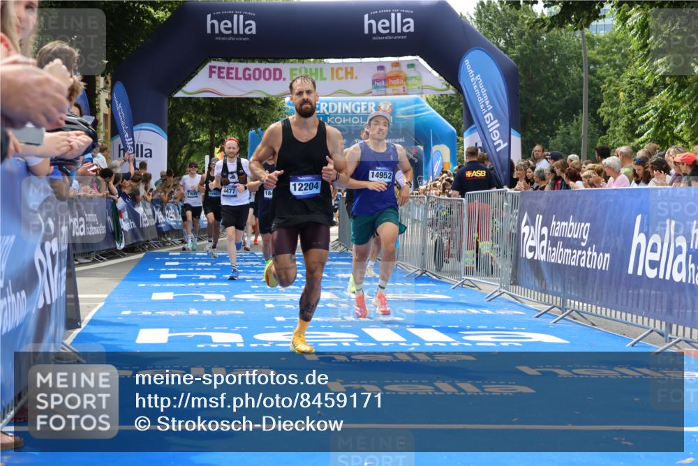 29.06.2025 - hella hamburg halbmarathon Strokosch-Dieckow http://msf.ph/oto/8459171 29.06.2025 10:34:51 Ziel 1217, 1562, 2879, 4477, 5048, 6704, 7466, 8864, 12044, 12204, 12751, 14388, 14629, 14952, 15391, 15902, 15991, 16140, 16177, 16712, 17643, 18183, 18220, 18237, 18419, 18837 meine-sportfotos.de