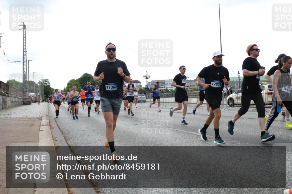 29.06.2025 - hella hamburg halbmarathon Lena Gebhardt http://msf.ph/oto/8459181 29.06.2025 10:31:45 Lombardsbrücke 1235, 9882, 17362, 3571, 17851, 1697, 1235, 1292, 1373, 1844, 1879, 2384, 2672, 2831, 2832, 2914, 3221, 3239, 3358, 3396, 3397, 3424, 3571, 3681, 3751, 3752, 4877, 4953, 5156, 5165, 5601, 5846, 5965, 6078, 6160, 6546, 6573, 6640, 6718, 6727, 7295, 7334, 7604, 7695, 7772, 7816, 7898, 8304, 8538, 8620, 8806, 9078, 9104, 9183, 9478, 9812, 9883, 10111, 10240, 10586, 11587, 13724, 14349, 15725, 16978, 17404, 17517, 17706 meine-sportfotos.de