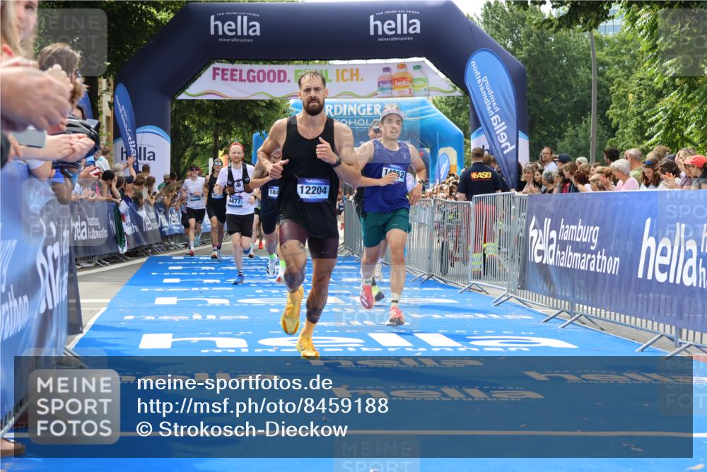 29.06.2025 - hella hamburg halbmarathon Strokosch-Dieckow http://msf.ph/oto/8459188 29.06.2025 10:34:51 Ziel 1217, 1562, 2879, 4477, 5048, 6704, 7466, 8864, 12044, 12204, 12751, 14388, 14629, 14952, 15391, 15902, 15991, 16140, 16177, 16712, 17643, 18183, 18220, 18237, 18419, 18837 meine-sportfotos.de