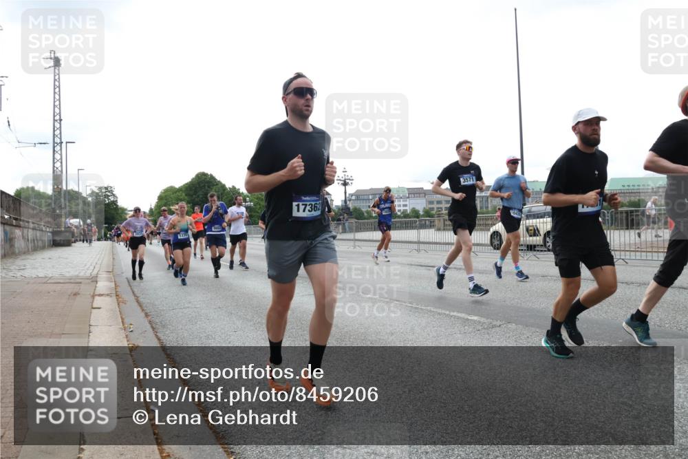 29.06.2025 - hella hamburg halbmarathon Lena Gebhardt http://msf.ph/oto/8459206 29.06.2025 10:31:45 Lombardsbrücke 1235, 17362, 3571, 1235, 1292, 1373, 1844, 1879, 2384, 2672, 2831, 2832, 2914, 3221, 3239, 3358, 3396, 3397, 3424, 3571, 3681, 3751, 3752, 4877, 4953, 5156, 5165, 5601, 5846, 5965, 6078, 6160, 6546, 6573, 6640, 6718, 6727, 7295, 7334, 7604, 7695, 7772, 7816, 7898, 8304, 8538, 8620, 8806, 9078, 9104, 9183, 9478, 9812, 9883, 10111, 10240, 10586, 11587, 13724, 14349, 15725, 16978, 17404, 17517, 17706 meine-sportfotos.de