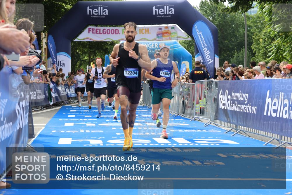 29.06.2025 - hella hamburg halbmarathon Strokosch-Dieckow http://msf.ph/oto/8459214 29.06.2025 10:34:51 Ziel 1217, 1562, 2879, 4477, 5048, 6704, 7466, 8864, 12044, 12204, 12751, 14388, 14629, 14952, 15391, 15902, 15991, 16140, 16177, 16712, 17643, 18183, 18220, 18237, 18419, 18837 meine-sportfotos.de