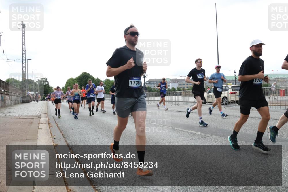 29.06.2025 - hella hamburg halbmarathon Lena Gebhardt http://msf.ph/oto/8459234 29.06.2025 10:31:46 Lombardsbrücke 1235, 17362, 3571, 1785, 1235, 1373, 1844, 1879, 2384, 2672, 2831, 2832, 3221, 3239, 3358, 3396, 3397, 3424, 3571, 3681, 3751, 3752, 4877, 4953, 5156, 5165, 5601, 5846, 5965, 6078, 6160, 6546, 6573, 6640, 6718, 6727, 7295, 7334, 7344, 7695, 7772, 7816, 7898, 8304, 8538, 8620, 8806, 9078, 9104, 9183, 9478, 9812, 9883, 10240, 10586, 11587, 13724, 15725, 16978, 17404, 17517, 17706 meine-sportfotos.de