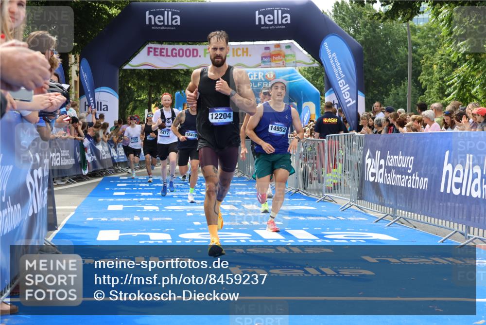 29.06.2025 - hella hamburg halbmarathon Strokosch-Dieckow http://msf.ph/oto/8459237 29.06.2025 10:34:51 Ziel 1217, 1562, 2879, 4477, 5048, 6704, 7466, 8864, 12044, 12204, 12751, 14388, 14629, 14952, 15391, 15902, 15991, 16140, 16177, 16712, 17643, 18183, 18220, 18237, 18419, 18837 meine-sportfotos.de