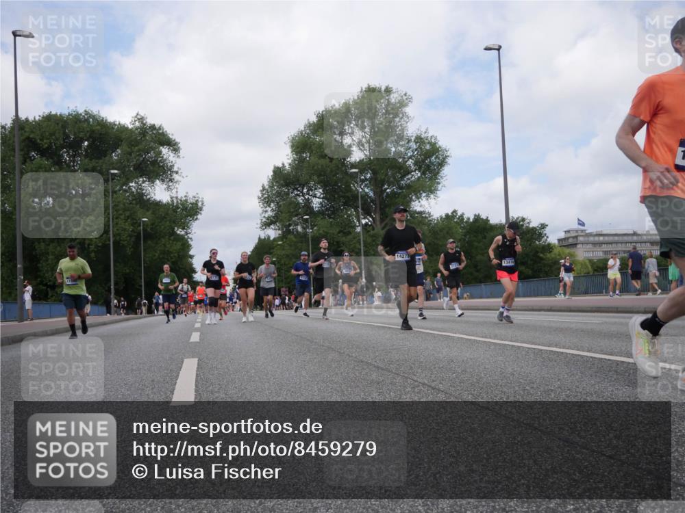 29.06.2025 - hella hamburg halbmarathon Luisa Fischer http://msf.ph/oto/8459279 29.06.2025 10:37:52 Kennedybrücke 14273, 2751, 13416, 2355, 2751, 2801, 3420, 5453, 6171, 6310, 6329, 7299, 8965 meine-sportfotos.de