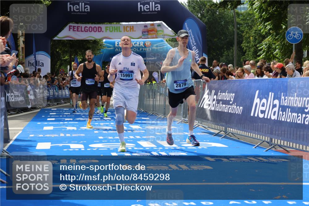 29.06.2025 - hella hamburg halbmarathon Strokosch-Dieckow http://msf.ph/oto/8459298 29.06.2025 10:34:49 Ziel 1217, 1562, 2879, 4477, 5048, 6704, 7466, 8864, 12204, 12369, 12751, 14388, 14549, 14629, 14952, 15991, 16140, 16712, 17643, 18183, 18220, 18237, 18419, 18837 meine-sportfotos.de