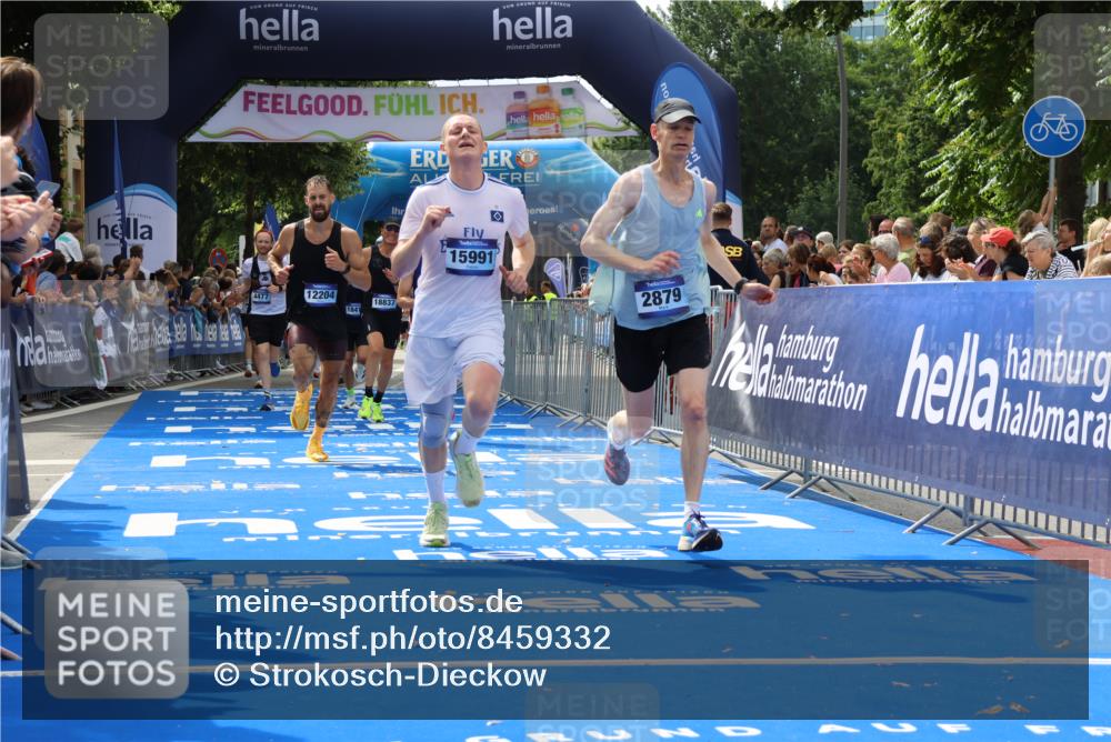 29.06.2025 - hella hamburg halbmarathon Strokosch-Dieckow http://msf.ph/oto/8459332 29.06.2025 10:34:49 Ziel 1217, 1562, 2879, 4477, 5048, 6704, 7466, 8864, 12204, 12369, 12751, 14388, 14549, 14629, 14952, 15991, 16140, 16712, 17643, 18183, 18220, 18237, 18419, 18837 meine-sportfotos.de