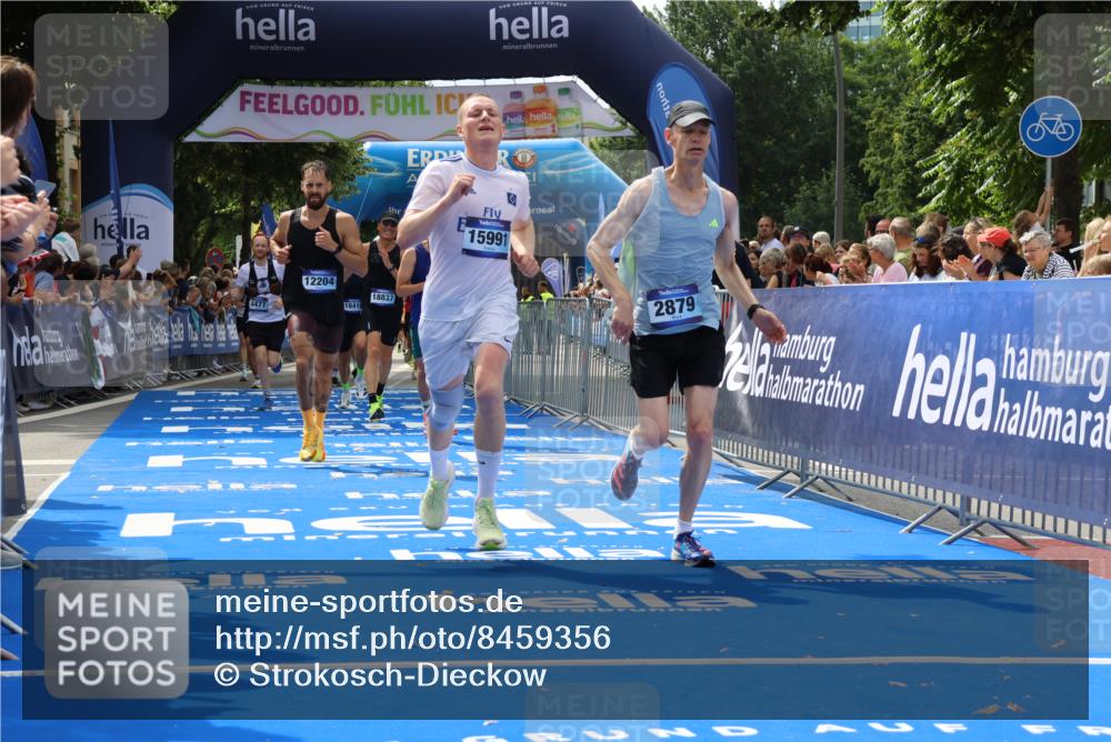 29.06.2025 - hella hamburg halbmarathon Strokosch-Dieckow http://msf.ph/oto/8459356 29.06.2025 10:34:49 Ziel 1217, 1562, 2879, 4477, 5048, 6704, 7466, 8864, 12204, 12369, 12751, 14388, 14549, 14629, 14952, 15991, 16140, 16712, 17643, 18183, 18220, 18237, 18419, 18837 meine-sportfotos.de