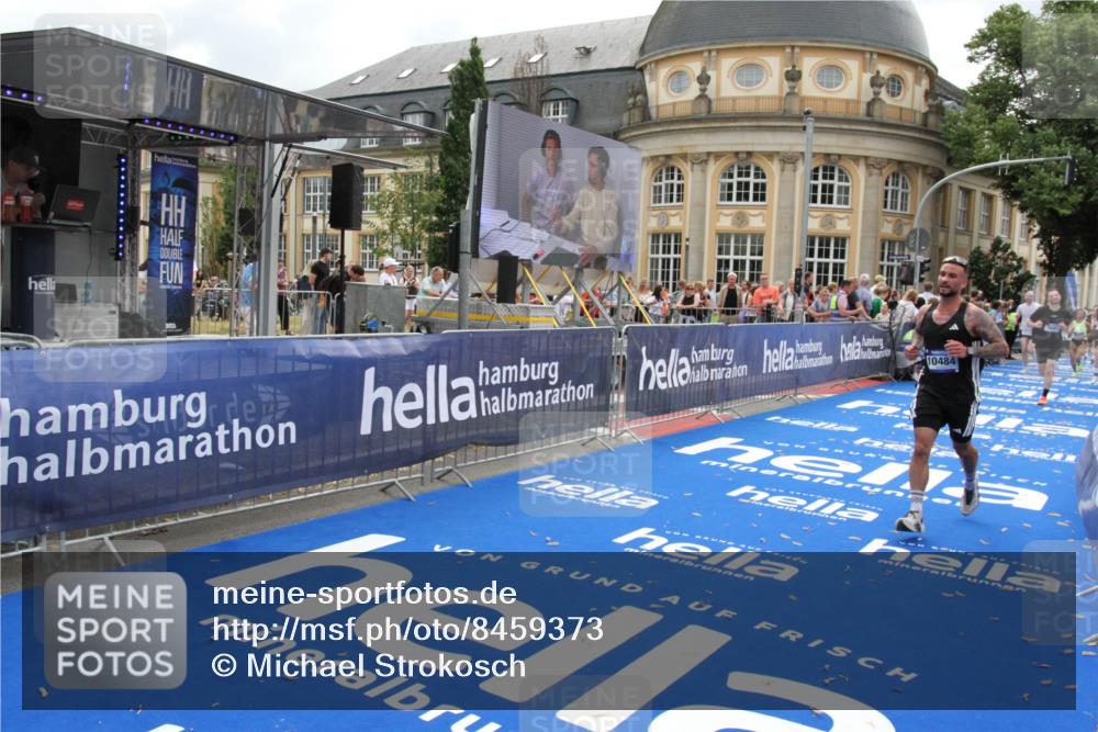 29.06.2025 - hella hamburg halbmarathon Michael Strokosch http://msf.ph/oto/8459373 29.06.2025 10:32:28 Ziel 5070, 5746, 7845, 8883, 10484, 11745, 16957 meine-sportfotos.de